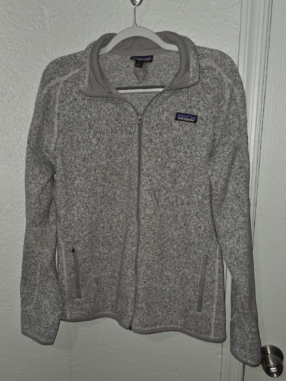 Good Condition. Zippere Pockets - Picture 3 of 6